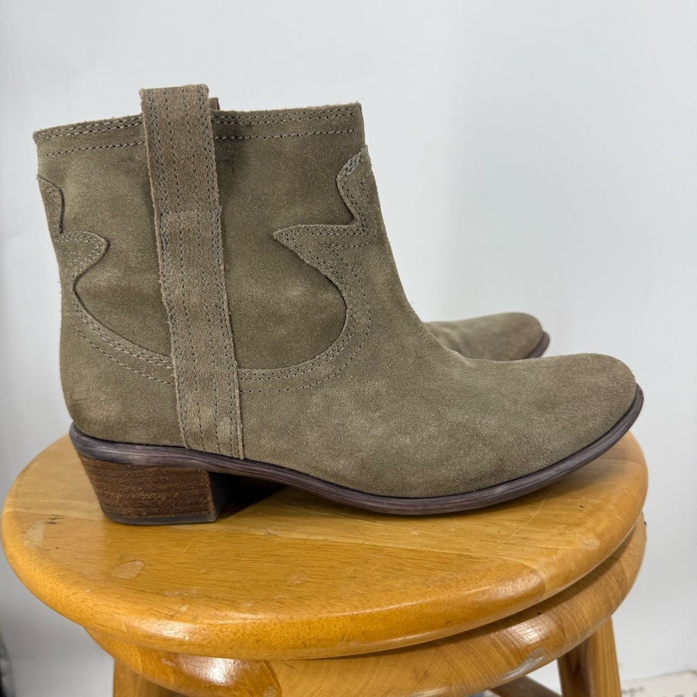Lucky Brand Terra Western Ankle Boots in a taupe suede color 8.5